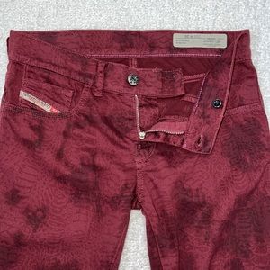 Diesel Industry Denim Livier-SP Super Slim Jegging
Stretch Low Waist Bordeaux